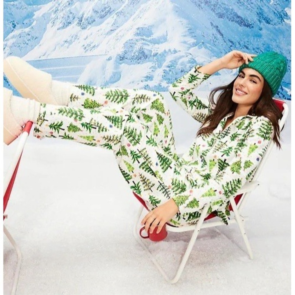 Old Navy Womens 2025 Christmas Tree Pajamas Sz L Flannel Top Bottoms Cabincore